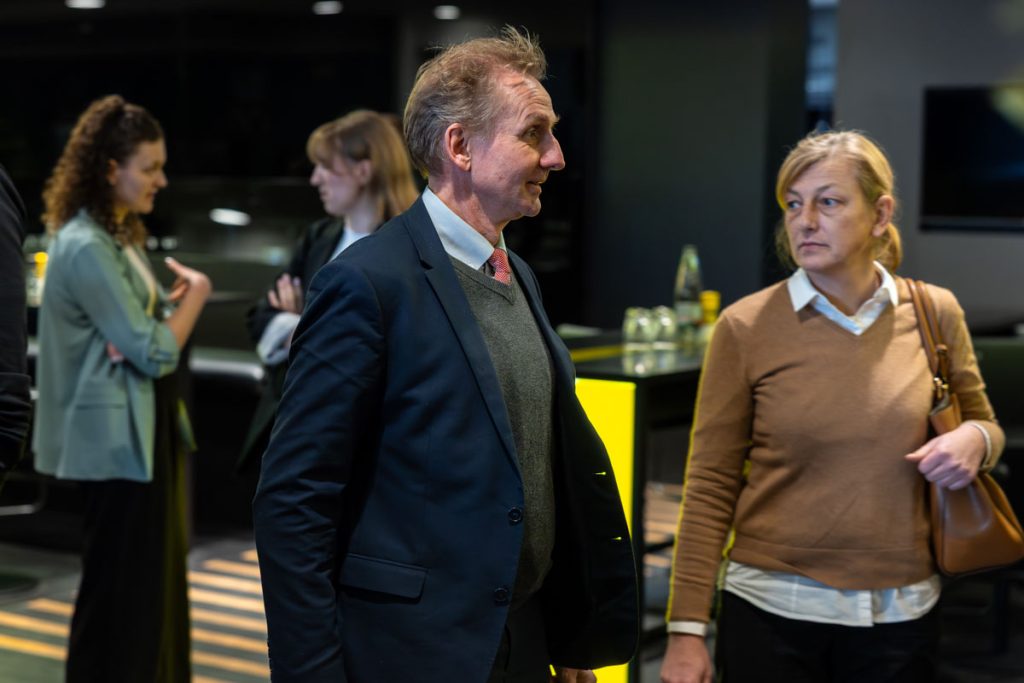 26 02 04 BVB DE 0353A